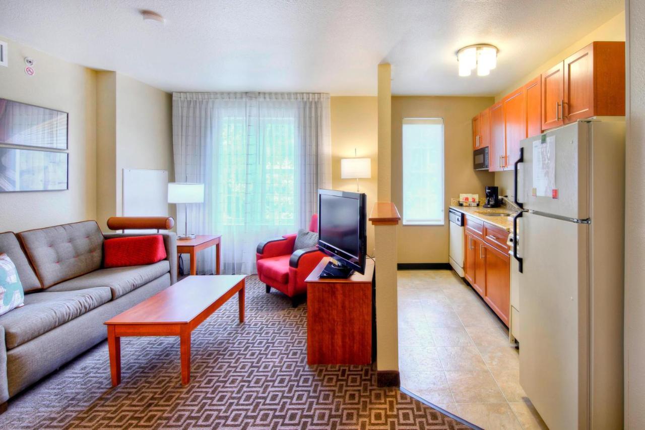 Towneplace Suites Raleigh Cary/Weston Parkway Bagian luar foto