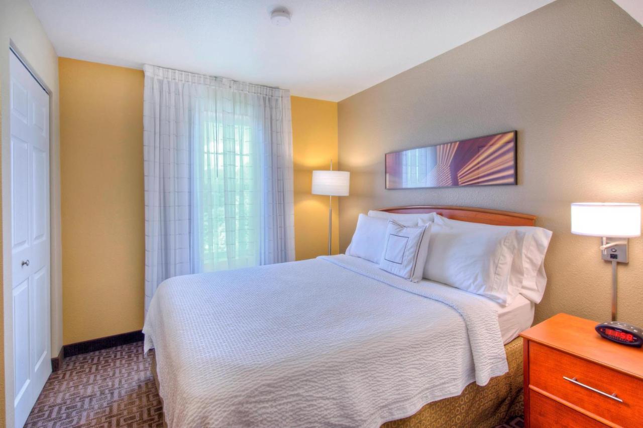 Towneplace Suites Raleigh Cary/Weston Parkway Bagian luar foto