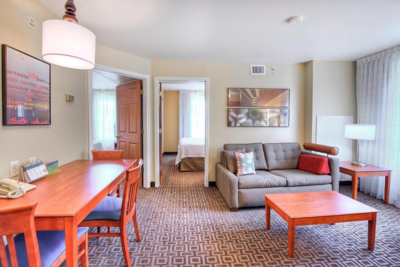 Towneplace Suites Raleigh Cary/Weston Parkway Bagian luar foto