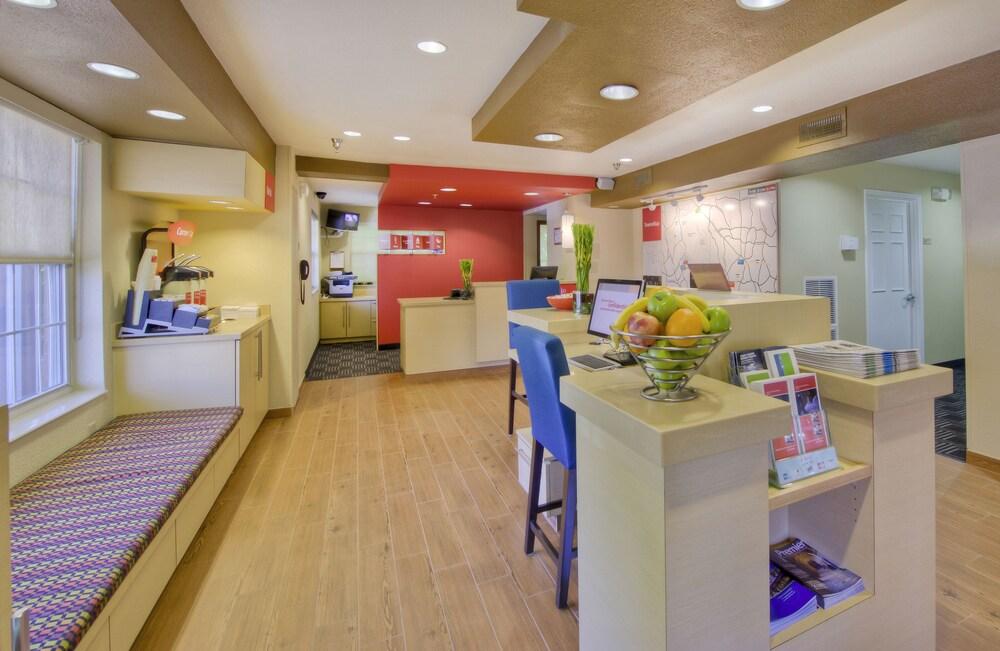 Towneplace Suites Raleigh Cary/Weston Parkway Bagian luar foto