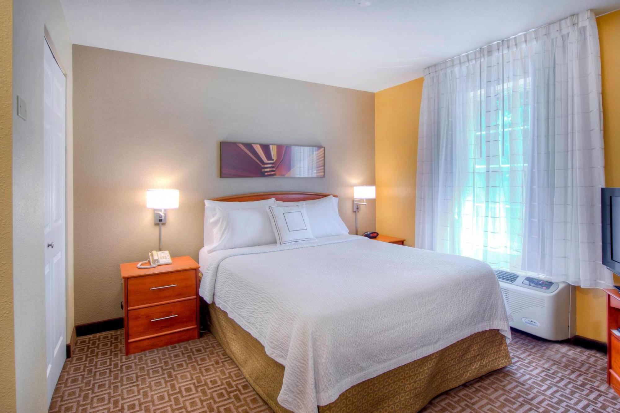 Towneplace Suites Raleigh Cary/Weston Parkway Bagian luar foto