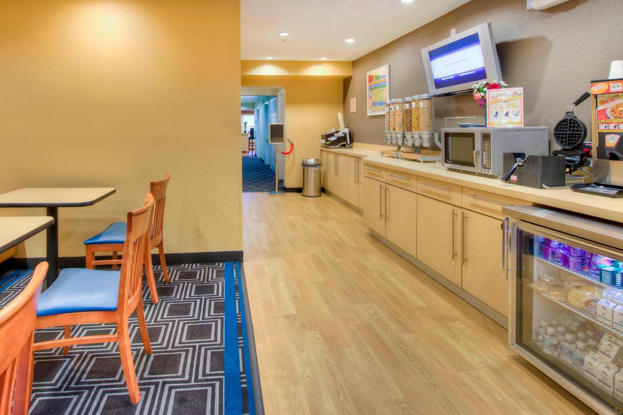 Towneplace Suites Raleigh Cary/Weston Parkway Bagian luar foto