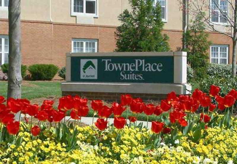 Towneplace Suites Raleigh Cary/Weston Parkway Bagian luar foto