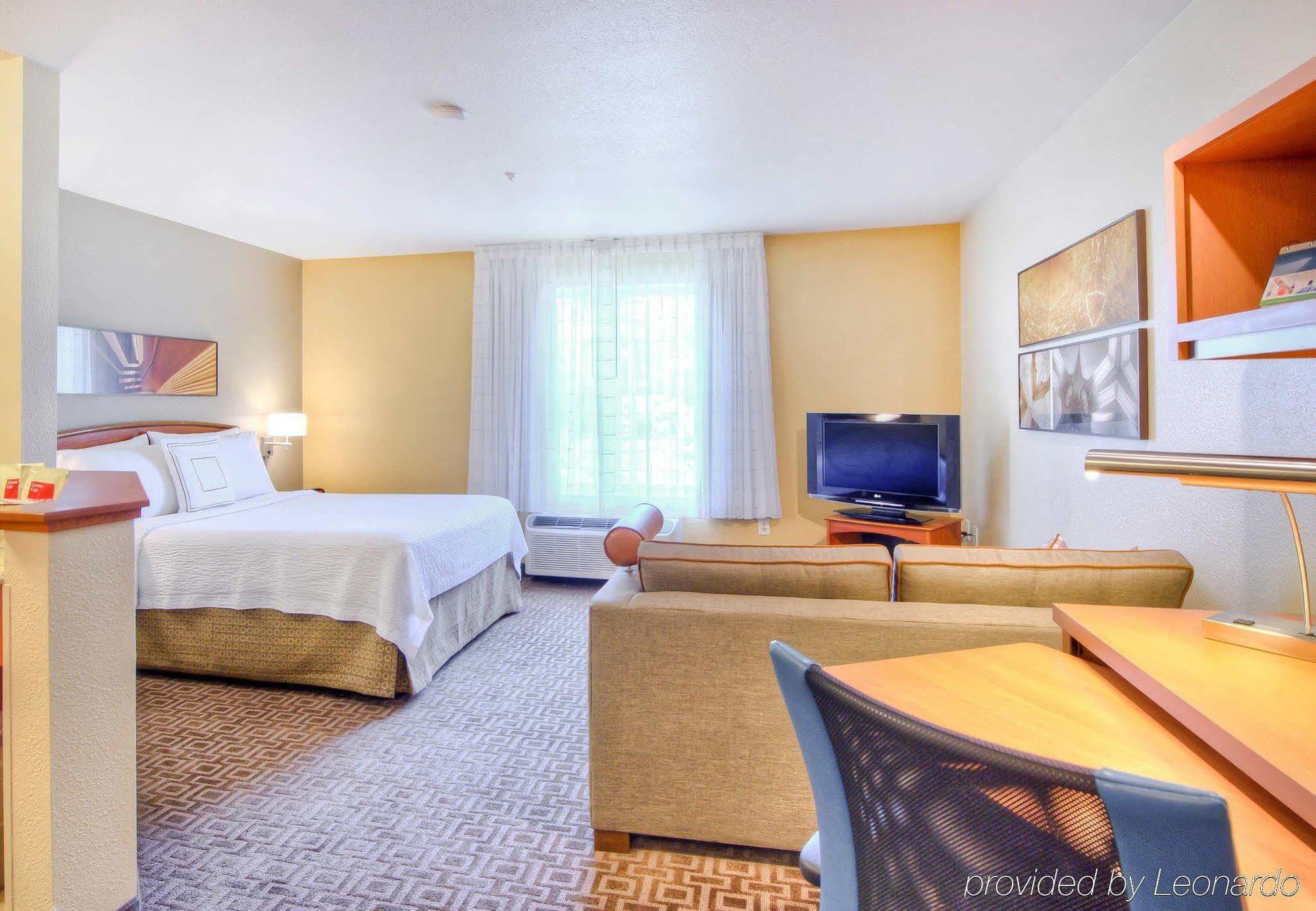 Towneplace Suites Raleigh Cary/Weston Parkway Bagian luar foto