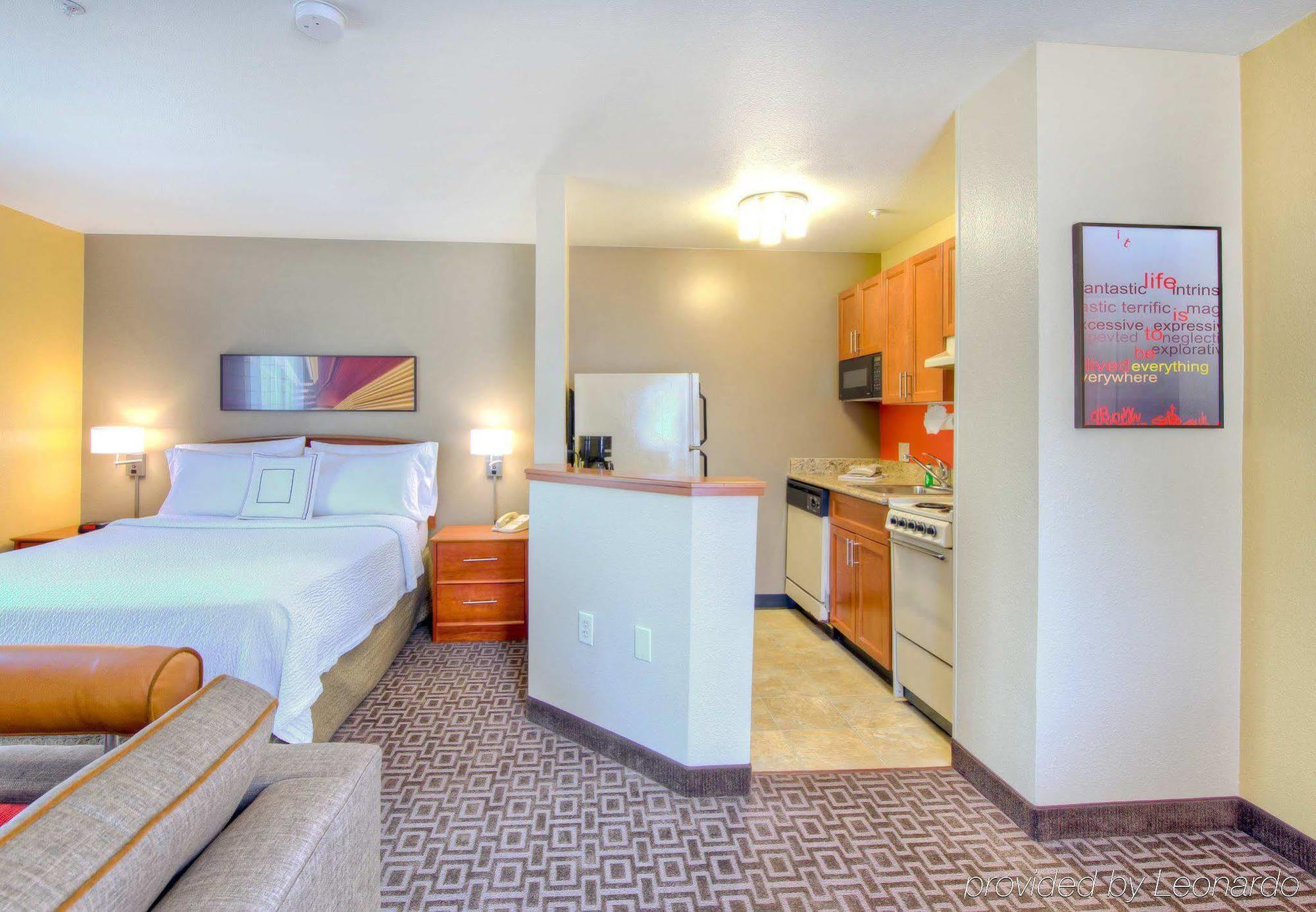 Towneplace Suites Raleigh Cary/Weston Parkway Bagian luar foto